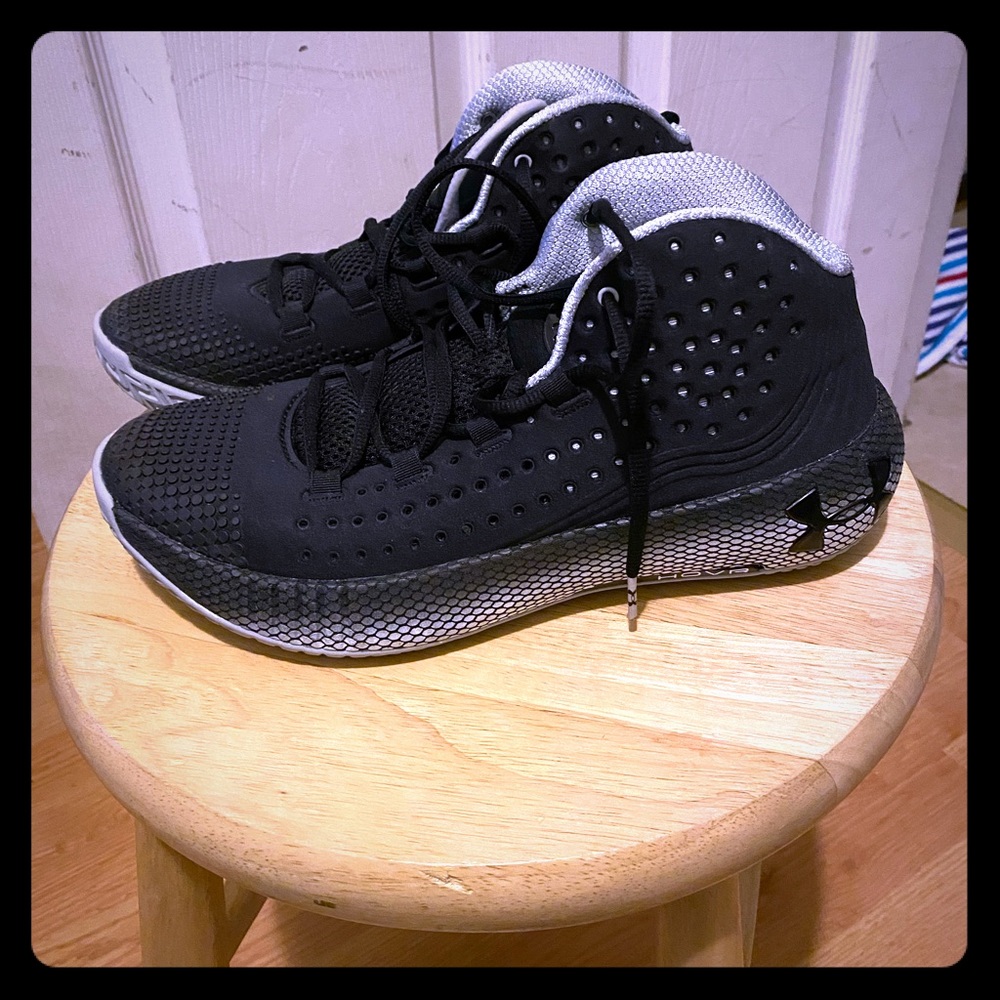 Under Armour basketball sneakers new without box